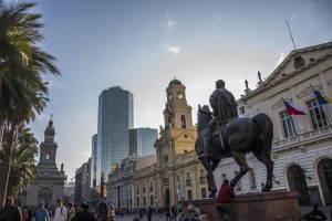 Déjate asombrar por Santiago y descubre el encanto de Valparaíso