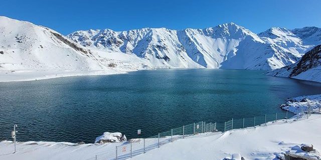 Lassen Sie sich am Stausee El Yeso verzaubern