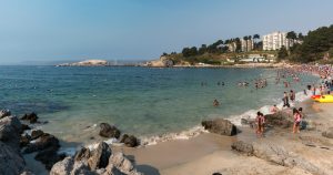 Cueva del pirata, hermosas playas y pingüinos: El balneario chileno que te sorprenderá
