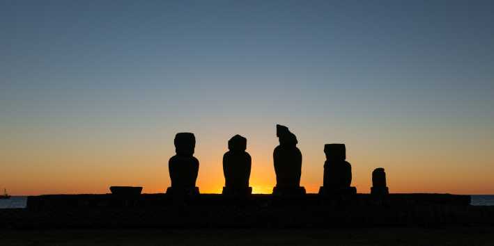 Orongo y atardecer en Tahai 