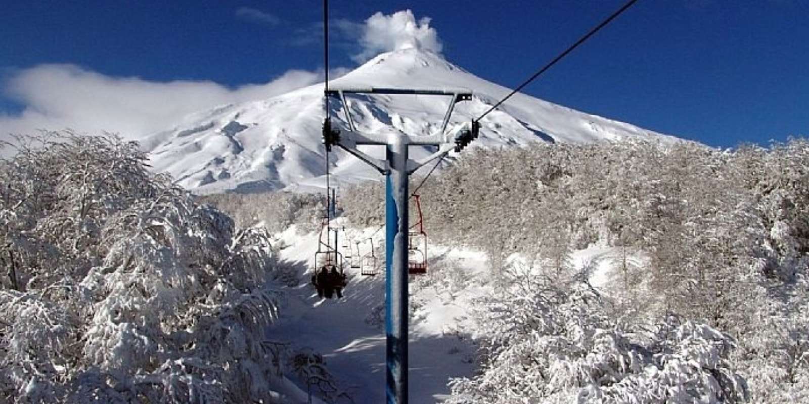 Centre de ski et de neige sur le volcan