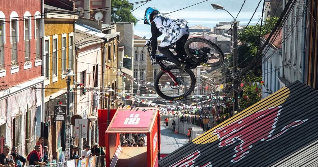 Valparaíso Cerro Abajo: a descida urbana mais famosa do Chile