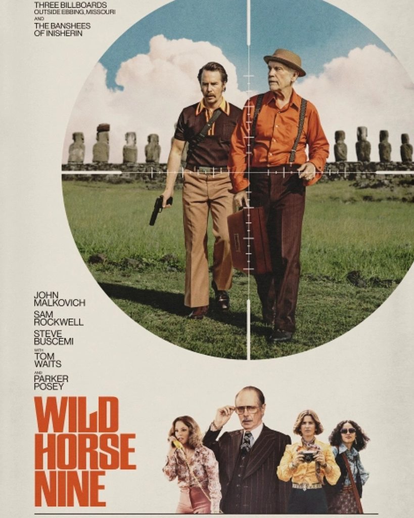 Offizielles Poster von Wild Horse Nine mit John Malkovich, Sam Rockwell und Mariana Di Girolamo vor den Moai von Rapa Nui.